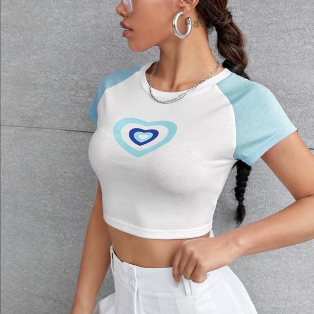 Heart Print Raglan Sleeve Crop Tee